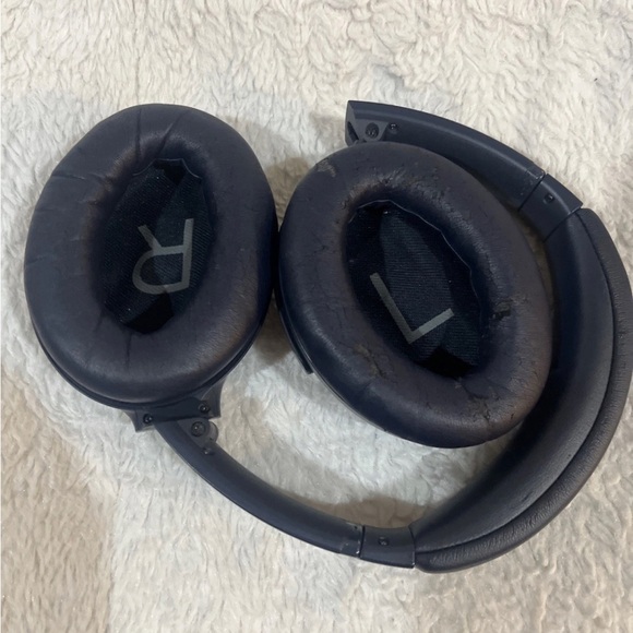 Bose QuietComfort 35 II Bluetooth Wireless Over-Ear Headphones - Midnight Blue - Picture 2 of 6